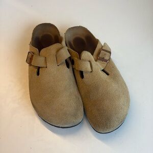 Size 9 (EU 40) Beige Birkenstock Boston (clogs)